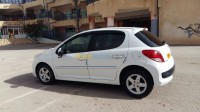 سطيف-العلمة-الجزائر-سيارة-صغيرة-peugeot-207-2011