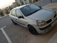 el-oued-algerie-berline-renault-clio-classique-2003