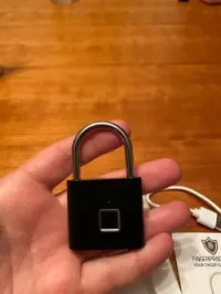 cadenas avec empreinte digitale