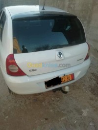 الطارف-الشط-الجزائر-سيارة-صغيرة-renault-clio-campus-bye-2012