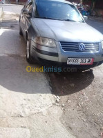 constantine-algerie-grande-berline-volkswagen-passat-2001