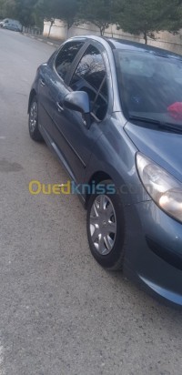 الجزائر-باش-جراح-سيارة-صغيرة-peugeot-207-2008