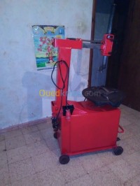 tipaza-fouka-algerie-outillage-professionnel-machine-demente-pneu-mark-cent-italiën