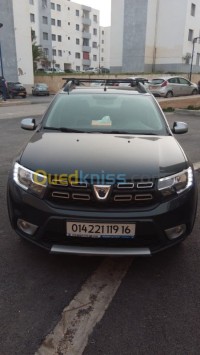 الجزائر-بني-مسوس-سيارة-صغيرة-dacia-sandero-stepway-2019