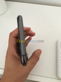 تيبازة-الجزائر-هواتف-ذكية-apple-iphone-xs-max-64