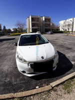 annaba-algerie-citadine-peugeot-208-silver-line-2015