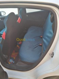 بجاية-أوقاس-الجزائر-سيارة-صغيرة-peugeot-207-2011