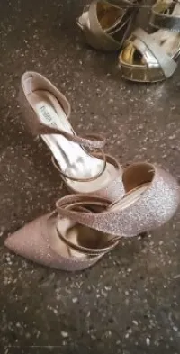 chaussure soirée avec sa pochette 
