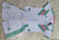 tizi-ouzou-ain-el-hammam-algerie-hauts-et-t-shirts-tenues-de-sport-pour-enfants