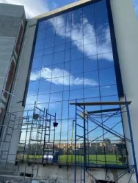 Menuiserie en aluminium, façade en ver
