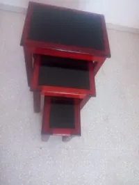 Trois tables