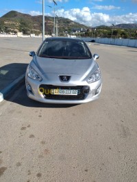 الشلف-سيدي-عكاشة-الجزائر-سيدان-متوسطة-peugeot-308-2013