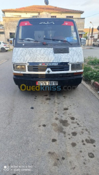 bouira-haizer-algerie-fourgon-renault-trafic-1990