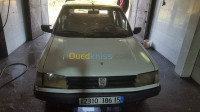 tizi-ouzou-ait-khellili-algerie-berline-peugeot-309-1986