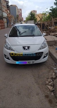 وهران-بئر-الجير-الجزائر-سيارة-صغيرة-peugeot-207-2012