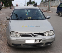 setif-algerie-moyenne-berline-volkswagen-golf-4-1999