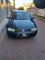 mostaganem-abdelmalek-ramdane-algerie-moyenne-berline-volkswagen-golf-4-2003