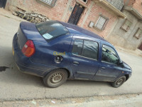 mascara-mohammadia-algerie-berline-renault-clio-classique-2000