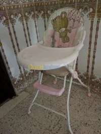 Chaise haute bébé