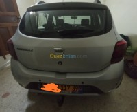 الوادي-الواد-الجزائر-سيارة-صغيرة-dacia-sandero-2017