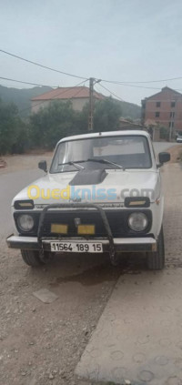 tizi-ouzou-bouzeguene-algerie-tout-terrain-suv-niva-1600-simple-1989