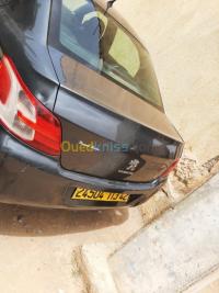 تيبازة-فوكة-الجزائر-صالون-سيدان-peugeot-301-2013