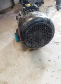 Pompe électricité cracher 