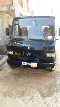البليدة-بوفاريك-الجزائر-عربة-نقل-mercedes-fourgon-609d-1991