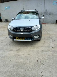 قسنطينة-حامة-بوزيان-الجزائر-سيارة-صغيرة-dacia-sandero-stepway-restylée-2021