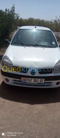 بسكرة-زريبة-الوادي-الجزائر-سيارة-صغيرة-renault-clio-2-2001