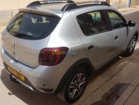 الشلف-الجزائر-سيارة-صغيرة-dacia-sandero-stepway-techroad-2019