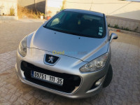 boumerdes-bordj-menaiel-algerie-moyenne-berline-peugeot-308-2011