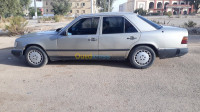 tlemcen-algerie-citadine-mercedes-benz-w124-1989