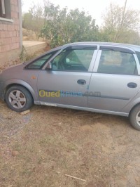 المدية-أولاد-إبراهيم-الجزائر-صالون-سيدان-opel-meaiva-2005