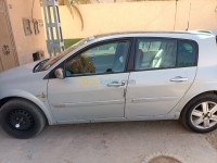 ghardaia-algerie-moyenne-berline-renault-megane-2-2004