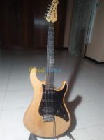 annaba-algerie-guitare-yamaha-pacifica-112xj