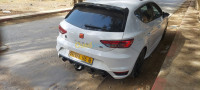 bouira-algerie-moyenne-berline-seat-leon-linea-r-2016