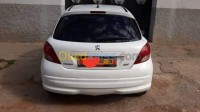 وهران-الجزائر-سيارة-صغيرة-peugeot-207-2012