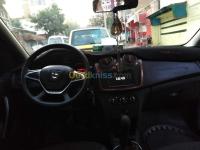 خنشلة-الجزائر-سيارة-صغيرة-dacia-sandero-stepway-2017