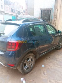 الشلف-تاوقريت-الجزائر-سيارة-صغيرة-dacia-sandero-stepway-2018
