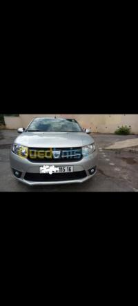 الجزائر-وسط-صالون-سيدان-dacia-logan-lauréate-2015