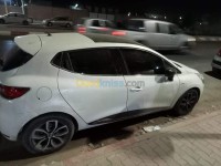 تبسة-الشريعة-الجزائر-سيارة-صغيرة-renault-clio-4-2019
