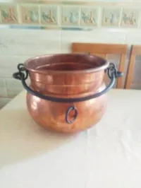 Chaudron et 3 Théière en cuivre 