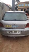 tizi-ouzou-algerie-moyenne-berline-peugeot-307-2004