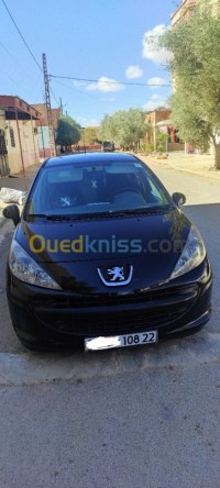 سيدي-بلعباس-الجزائر-سيارة-صغيرة-peugeot-207-2008