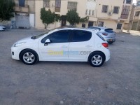 سطيف-الجزائر-سيارة-صغيرة-peugeot-207-allure-2012