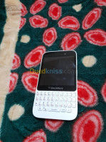 tiaret-algerie-smartphones-blackberry-bold