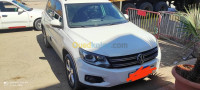 alger-dar-el-beida-algerie-tout-terrain-suv-volkswagen-tiguan-2012