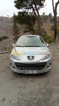 قسنطينة-الجزائر-سيارة-صغيرة-peugeot-207-2011