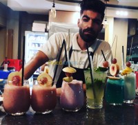 الجزائر-وسط-سياحة-و-تذوق-الطعام-barman-crepe-dessert